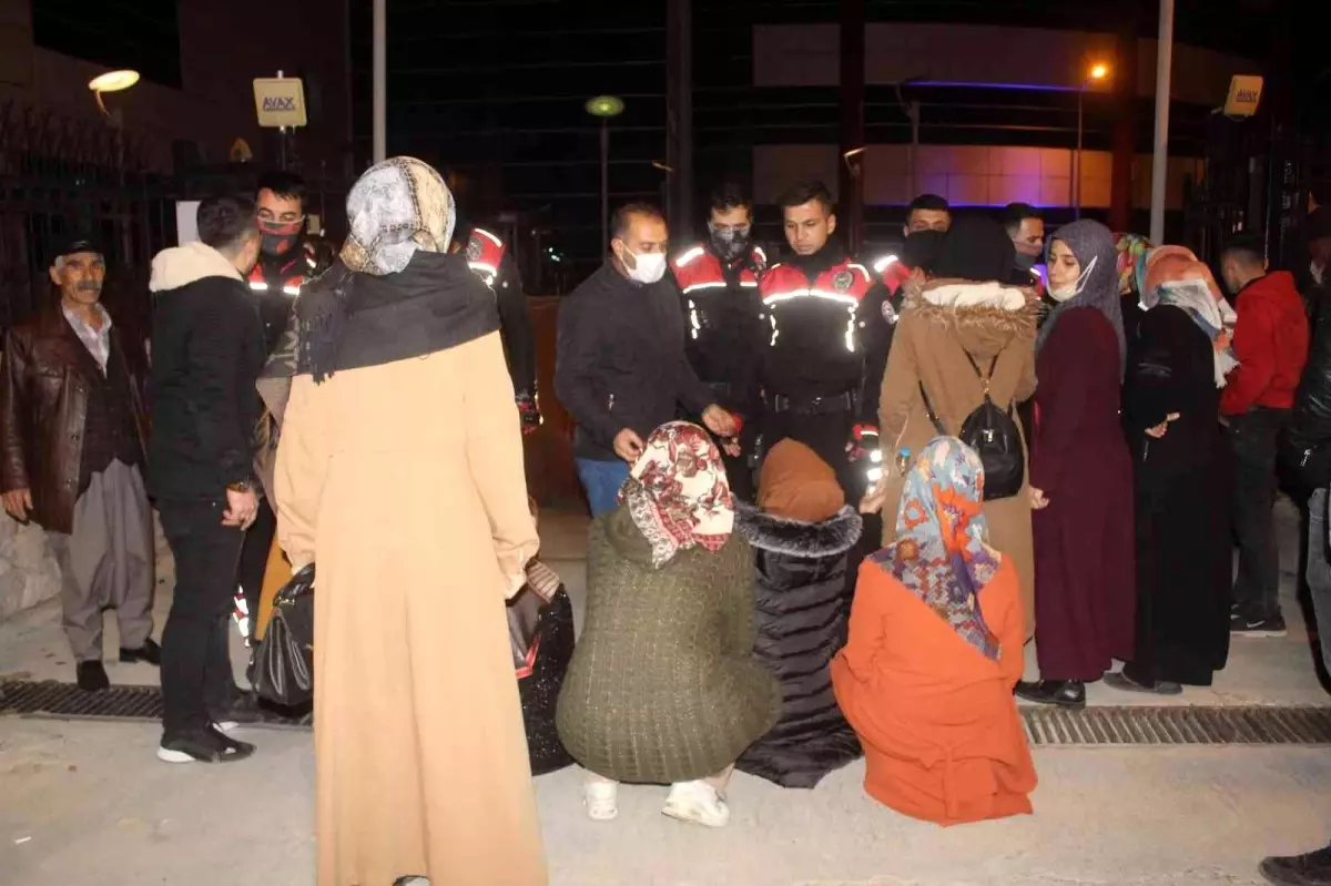 Mahkemenin verdiği kararı protesto ettiler