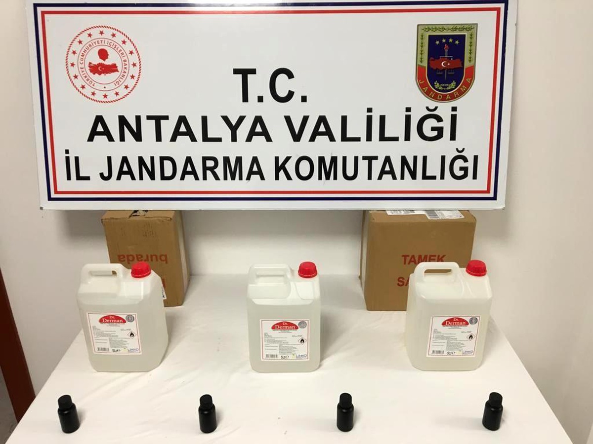 Manavgat\'ta jandarma el yapımı içkiye savaş açtı