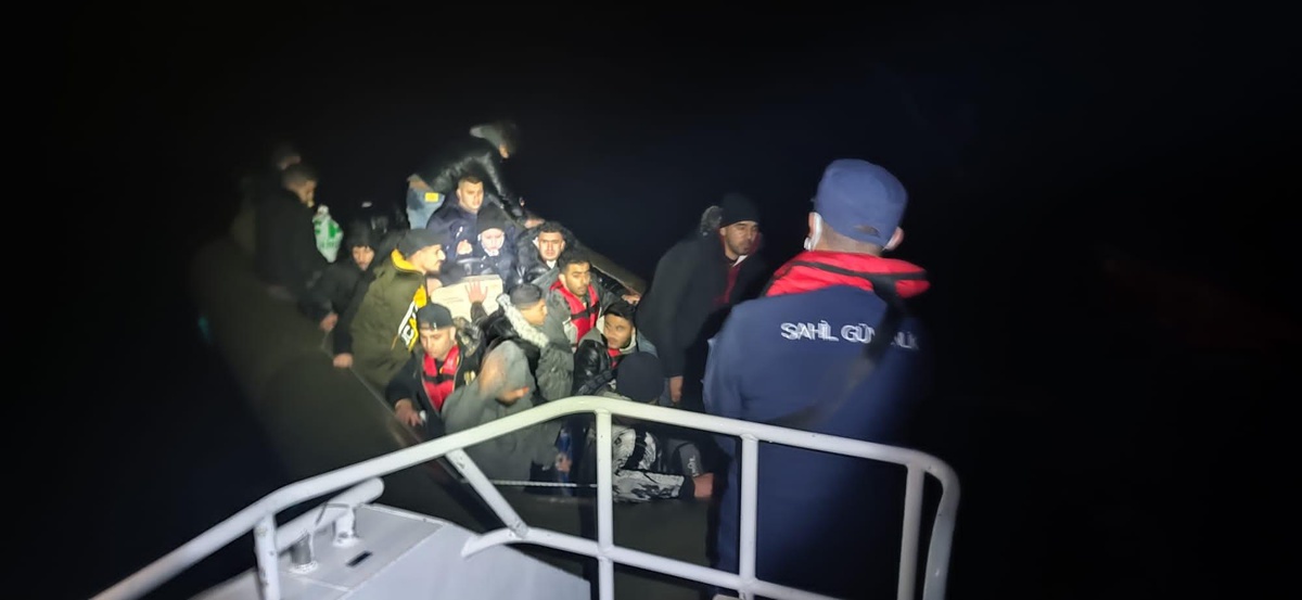 Muğla açıklarında 16 düzensiz göçmen yakalandı