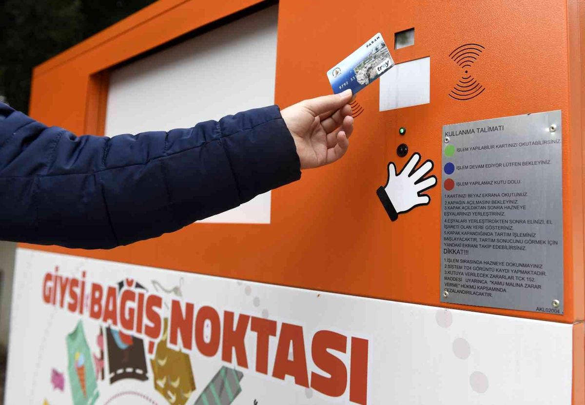 Muratpaşa\'da kullanılmayan kıyafetler, öğrencilere burs oluyor