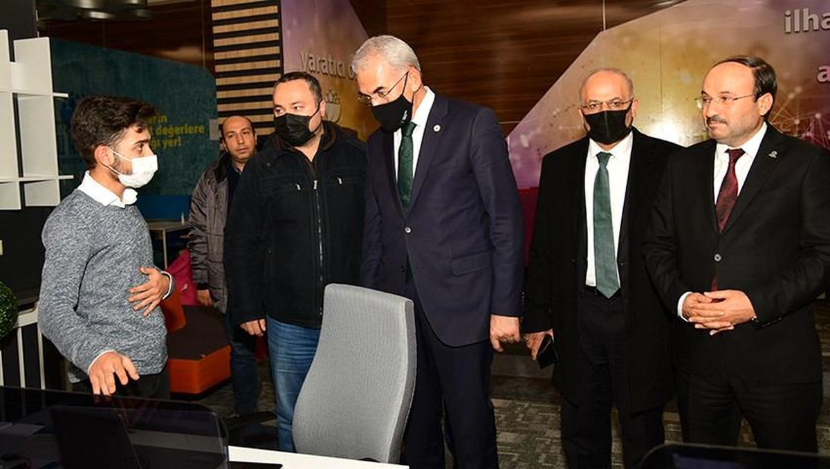 Orman Genel Müdürü Bekir Karacabey\'den Rektör Çakmak\'a ziyaret