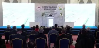 Bakan Pakdemirli, 'Kırsal Kalkınma Sempozyumu' öncesi ürün stantlarını gezdi