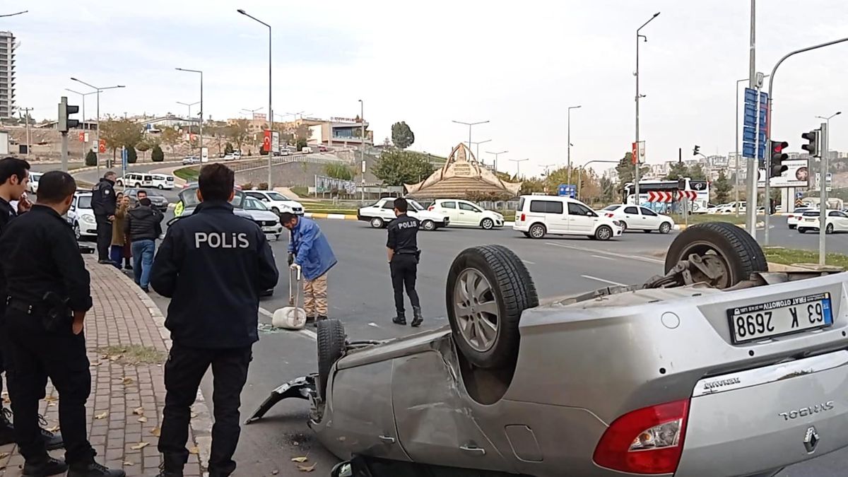 Şanlıurfa\'da kaza yapan araç takla attı