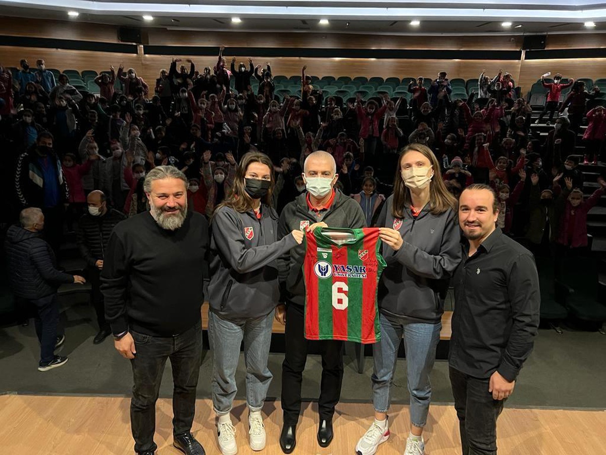 Turgutlu\'da voleybol paneline büyük ilgi