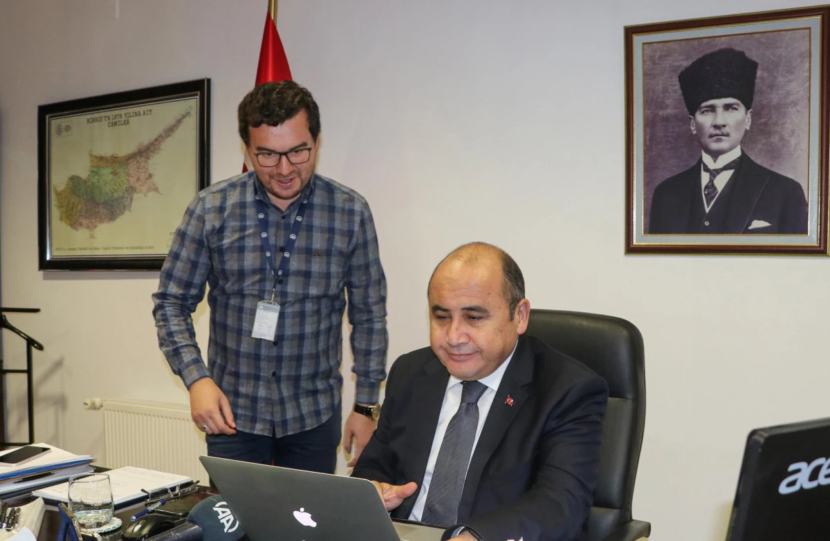 Türkiye\'nin Lefkoşa Büyükelçisi Başçeri, AA\'nın "Yılın Fotoğrafları"nı oyladı