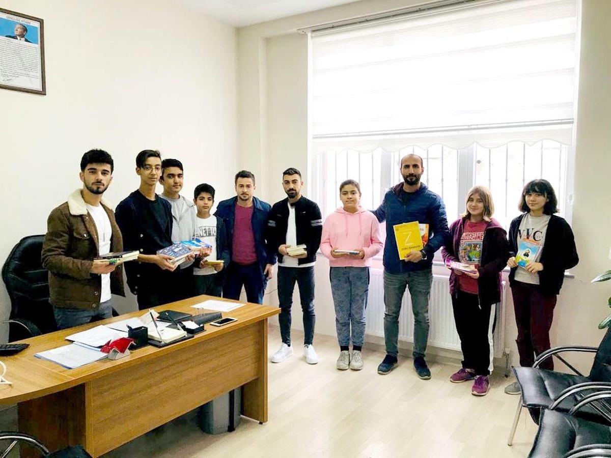 Üniversite öğrencileri Şehit Hakan Bali Okulunda kütüphane oluşturdu