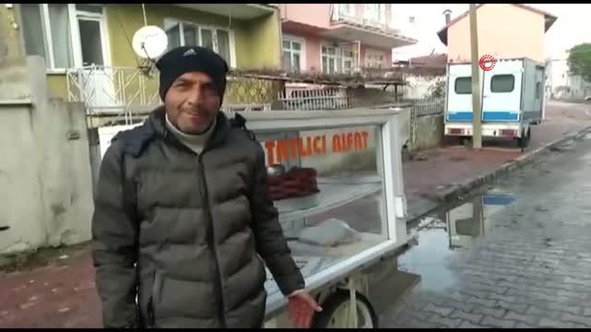 Vicdansız hırsızlar bunu da yaptı... Seyyar satıcının tatlılarını çaldılar