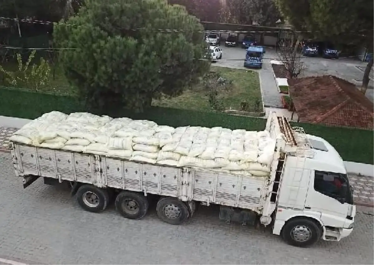Akhisar'da TIR'da 35 ton sahte gübre ele geçirildi
