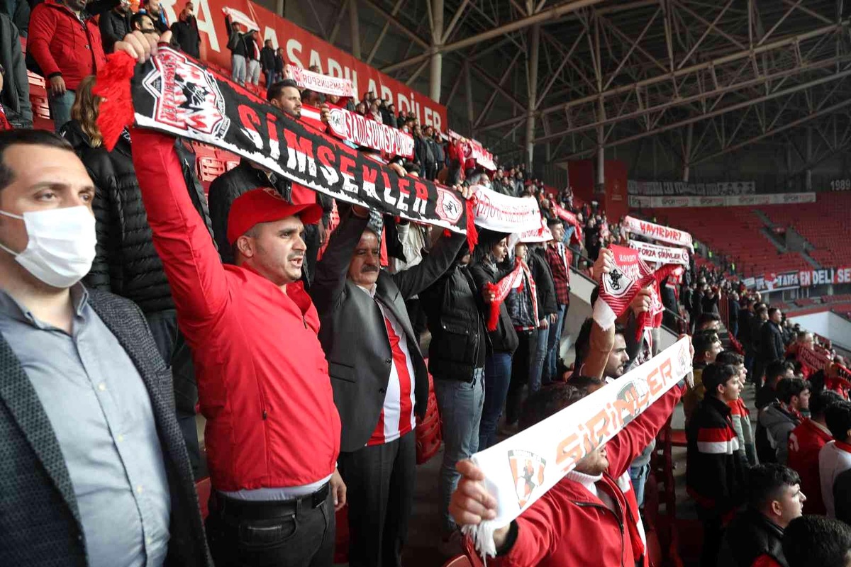 Başkan Deveci\'den Samsunspor\'a tribünden destek