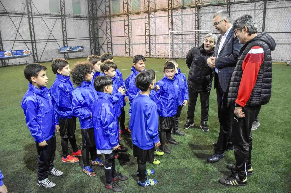 Başkan Özkan\'dan altyapı sporcularına sürpriz ziyaret