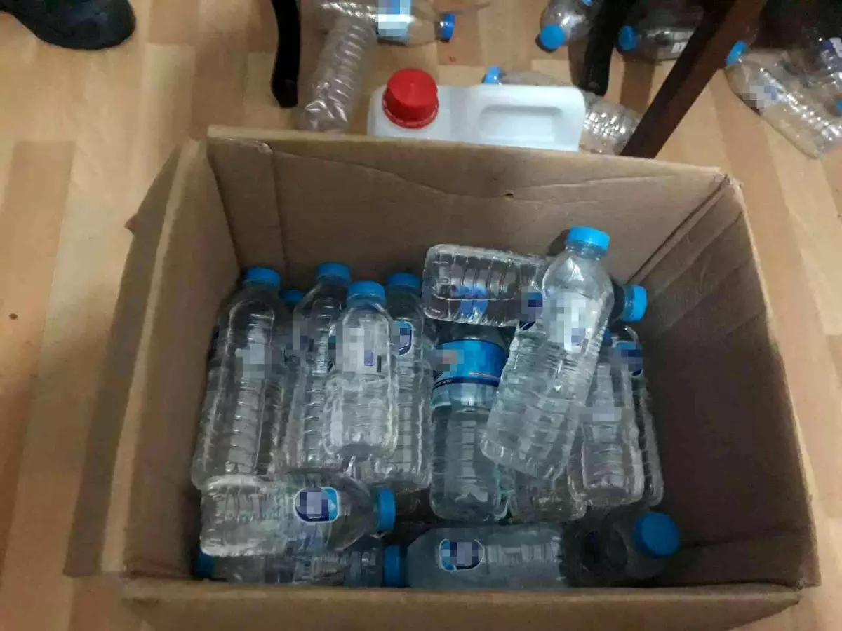 Bayrampaşa'da bir evde 30 litre sahte alkol ele geçirildi