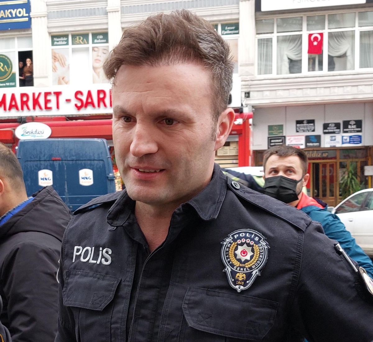 Son dakika haberleri! Bıçakla rehin alınan karı-kocayı saldırganın bileğini ısırarak kurtaran polis ayın polisi seçildi