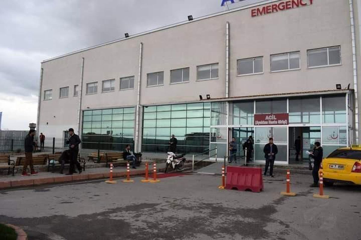 Bıçaklı saldırgan 2 kişiyi yaraladı