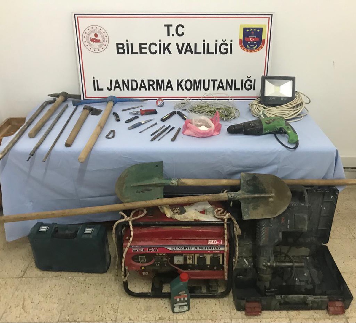 Bilecik\'te izinsiz kazı yaptıkları iddia edilen 5 şüpheli yakalandı