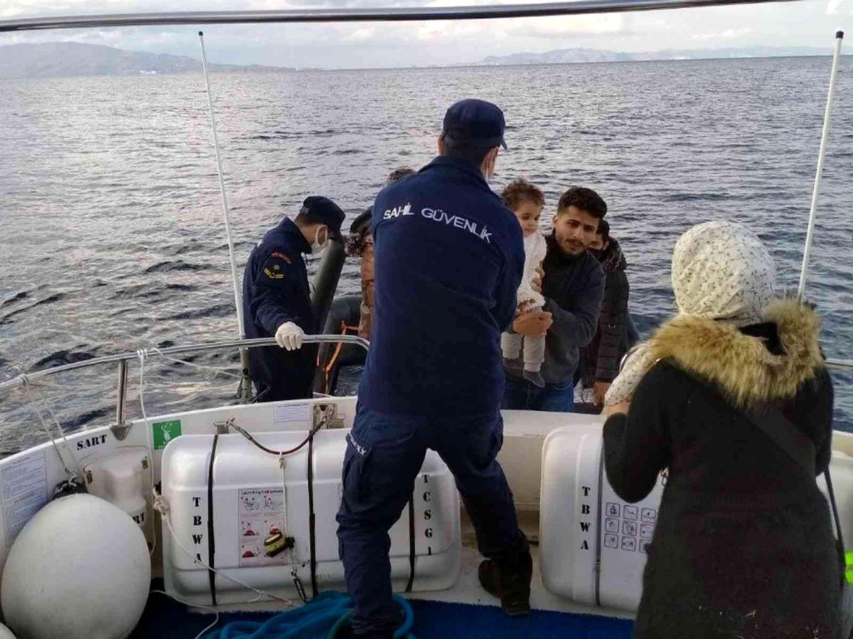 Datça\'da 11 düzensiz göçmen kurtarıldı