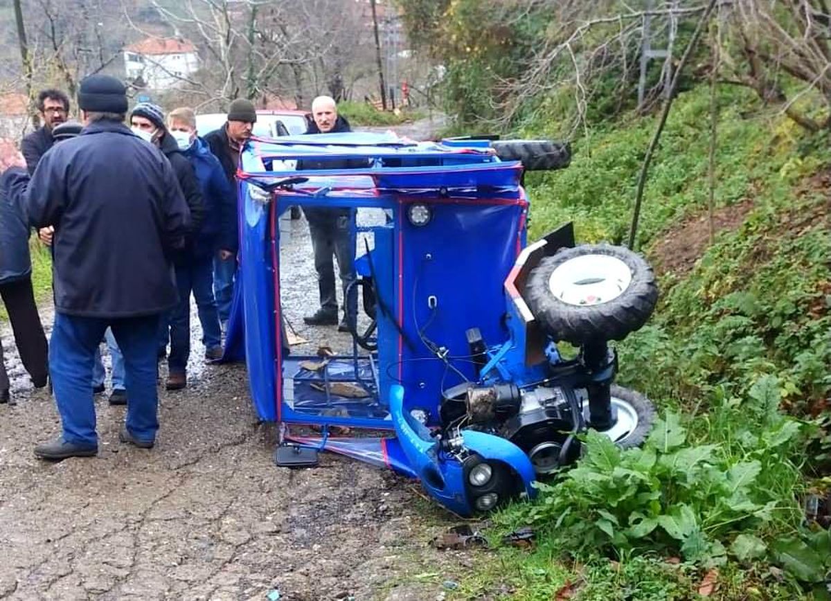 Devrilen patpatta iki kişi yaralandı