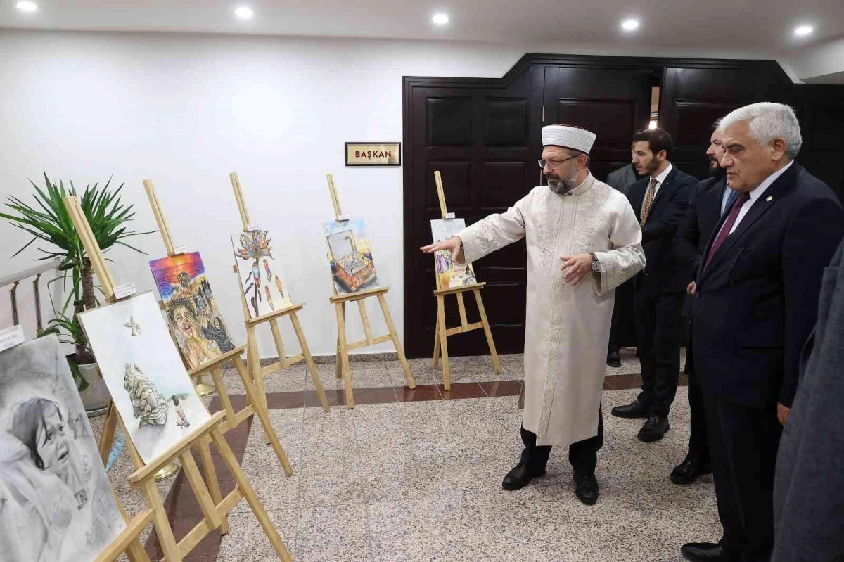 Diyanet İşleri Başkanı Erbaş "Göç ve Çocuk" temalı yarışmanın kazananlarına ödüllerini verdi