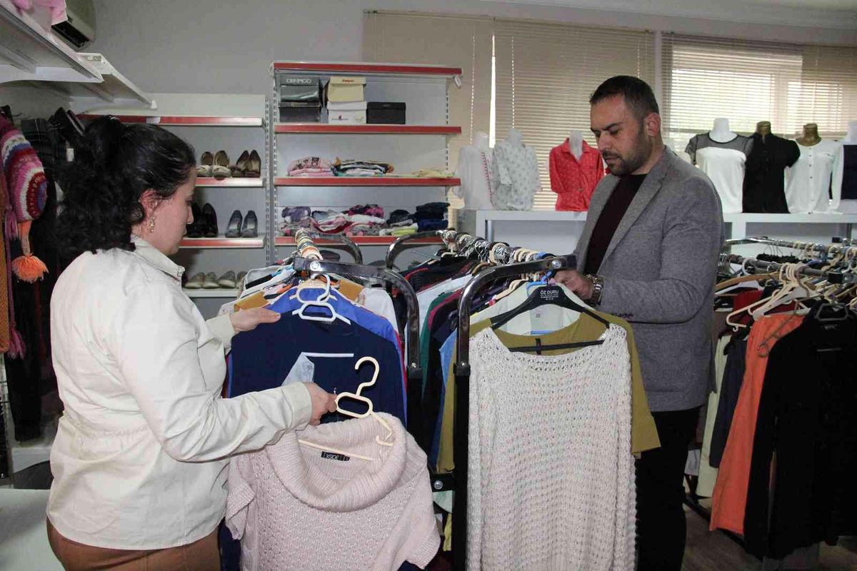 Döşemealtı \'Sosyal Market\' ihtiyaç sahipleriyle buluşuyor