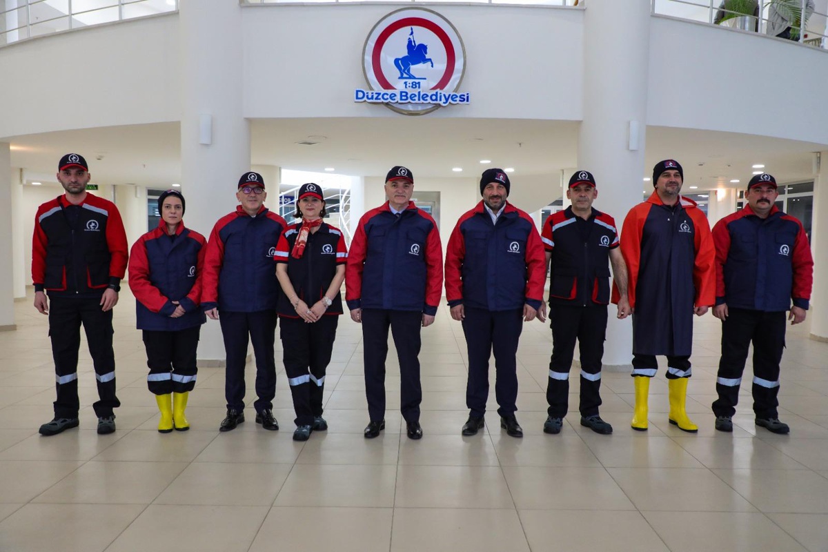 Düzce Belediyesinin yeni personel kıyafetleri tanıtıldı