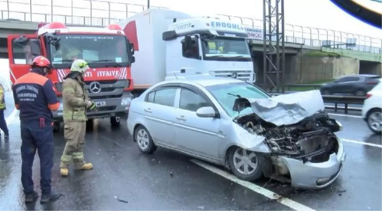 Son dakika: ESENYURT\'TA 2 KİŞİ YARALANDI, KAZAYA NEDEN OLAN TIR SÜRÜCÜSÜ KAÇTI