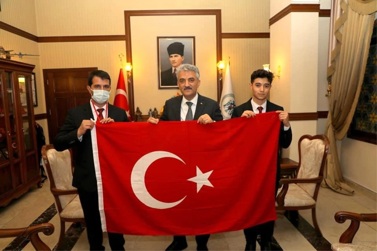 Gaziantep\'ten gönderilen bayrak ve toprak Erzincan\'da teslim alındı