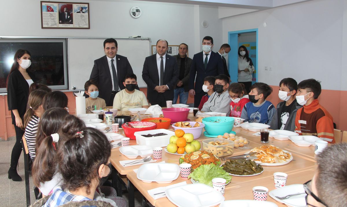 Kaymakam Gökcecik Yerli Malı Haftası programına katıldı