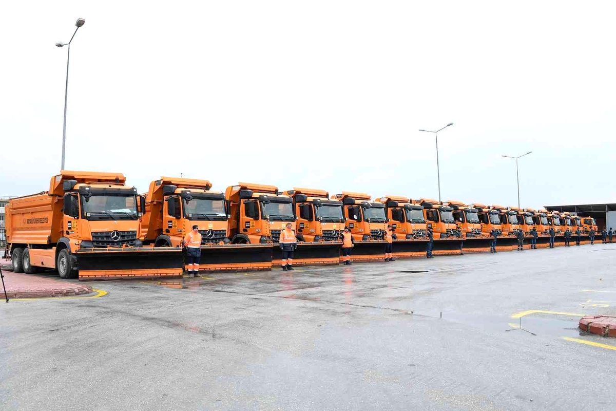 Konya Büyükşehir kar ve buzlanmaya karşı 31 ilçede görev başında