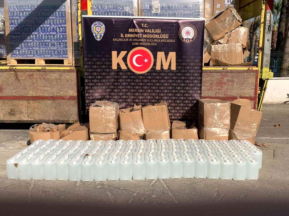 Mersin\'de 5.5 ton sahte içki ele geçirildi