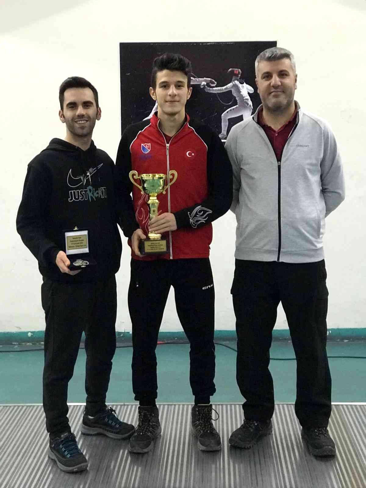 Milli sporcu Akal, Eskrim Federasyon Kupası\'nda Türkiye ikincisi oldu