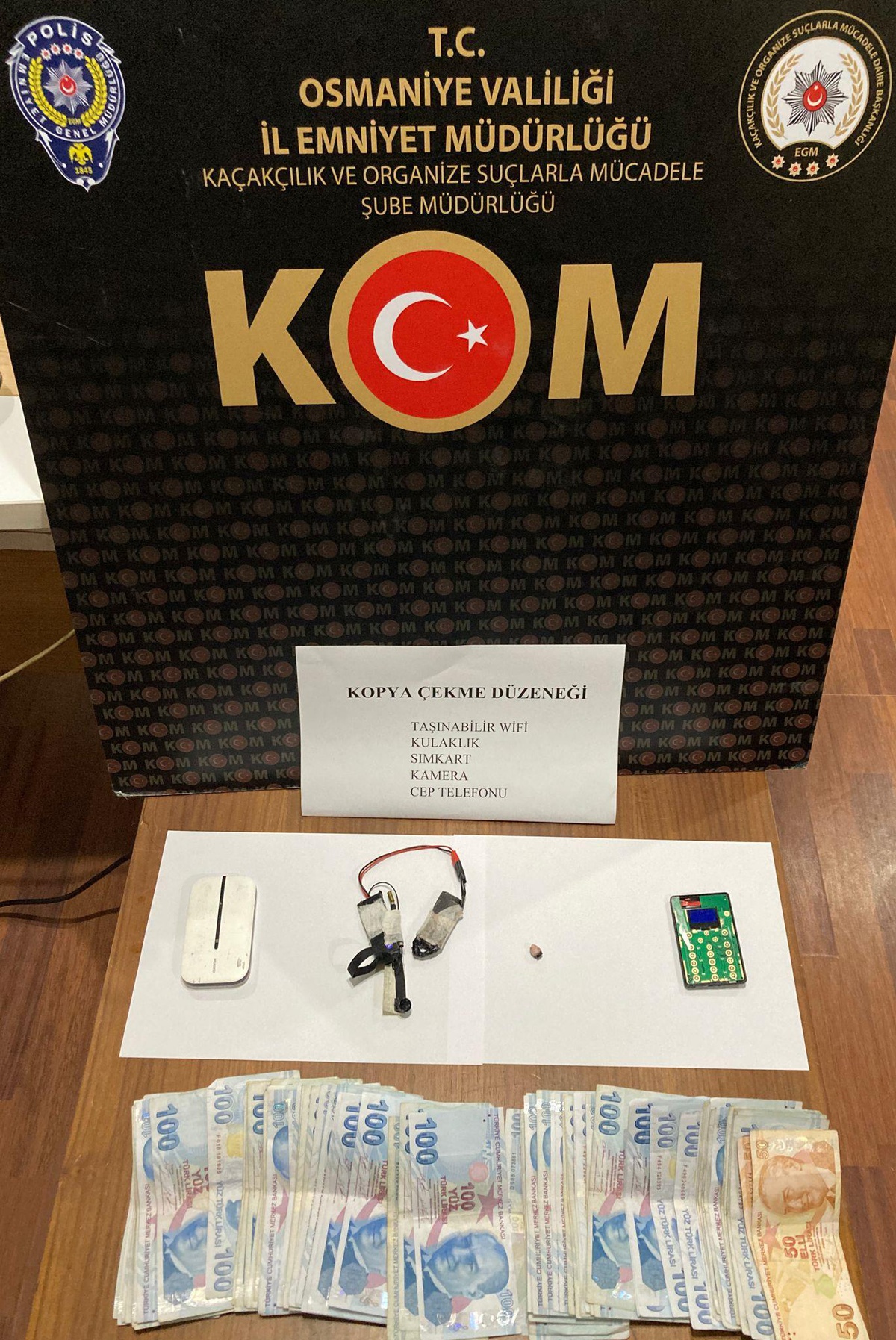 Osmaniye\'de ehliyet sınavına kopya düzeneğiyle giren zanlı gözaltına alındı