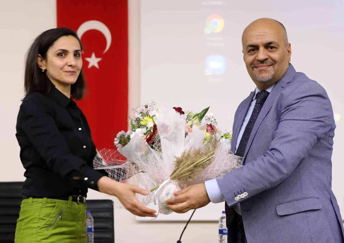 Prof Dr. Altunbaş\'dan dijital marka iletişimi konferansı