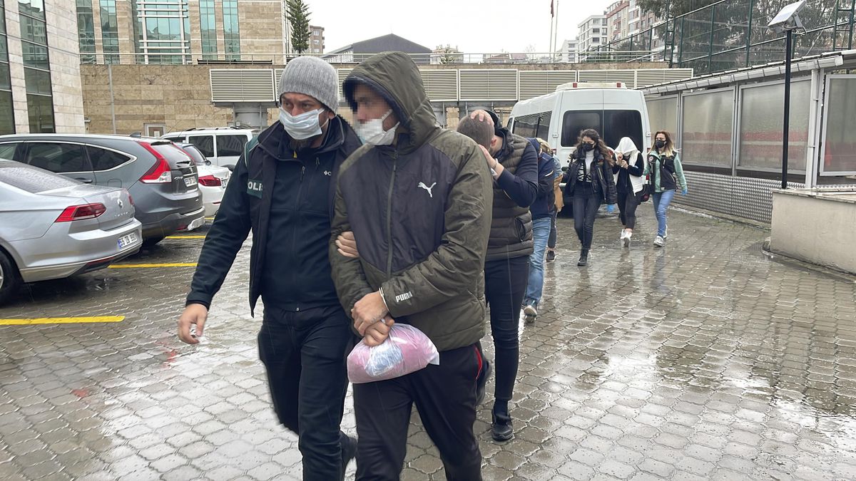Son dakika... Samsun\'da uyuşturucu operasyonunda yakalanan 5 şüpheli adliyede