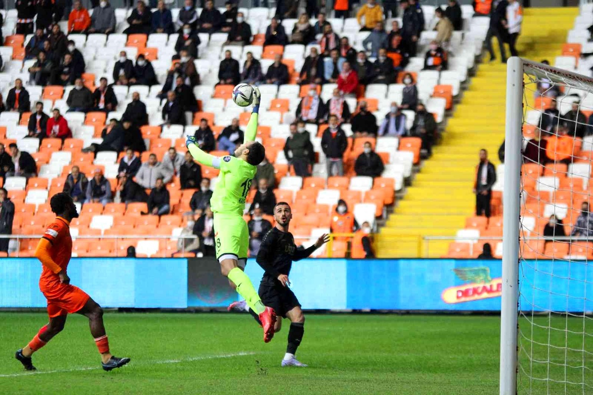 Spor Toto 1.Lig: Adanaspor: 0 İstanbulspor: 0 (İlk yarı sonucu)