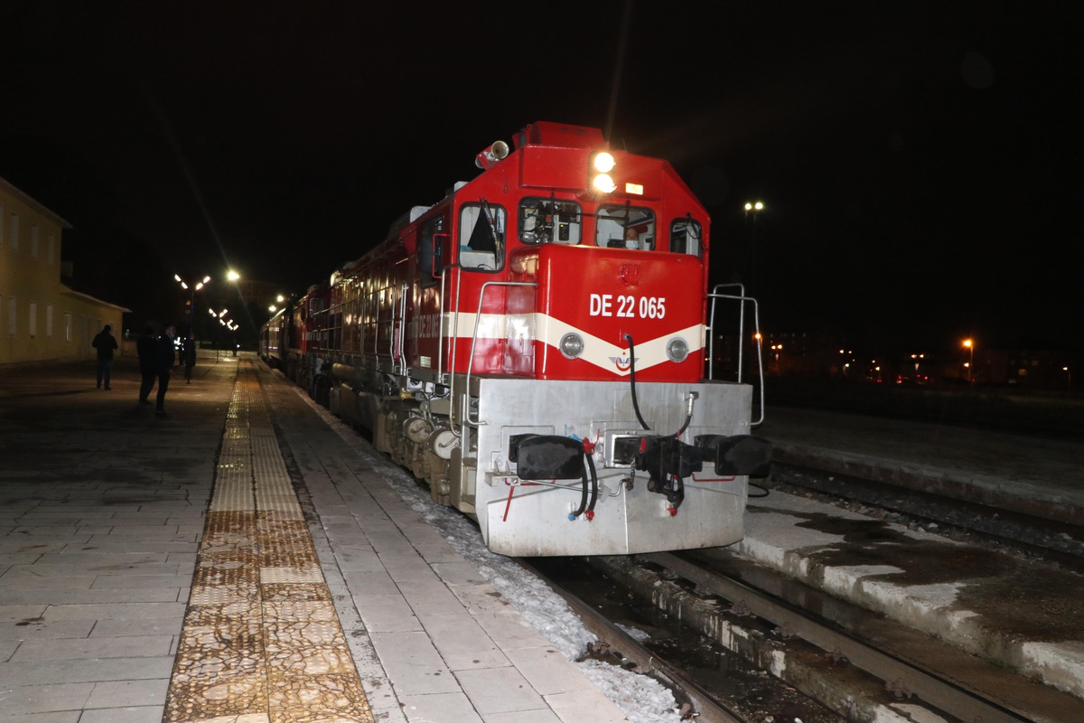 "Turistik Doğu Ekspresi" yolcuları Erzurum\'da davul zurnayla karşılandı