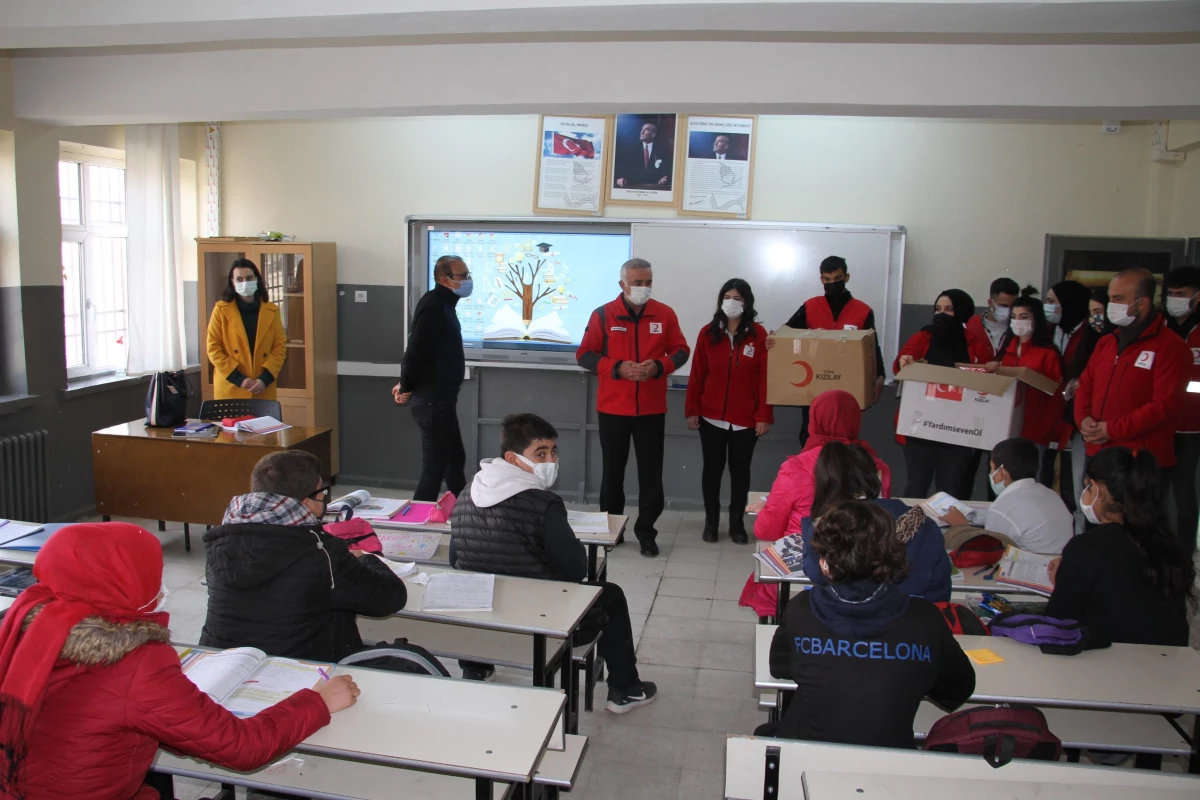 Türk Kızılay, "Minik Eller Üşümesin Projesi" ile 10 bin çocuğu ısıtacak