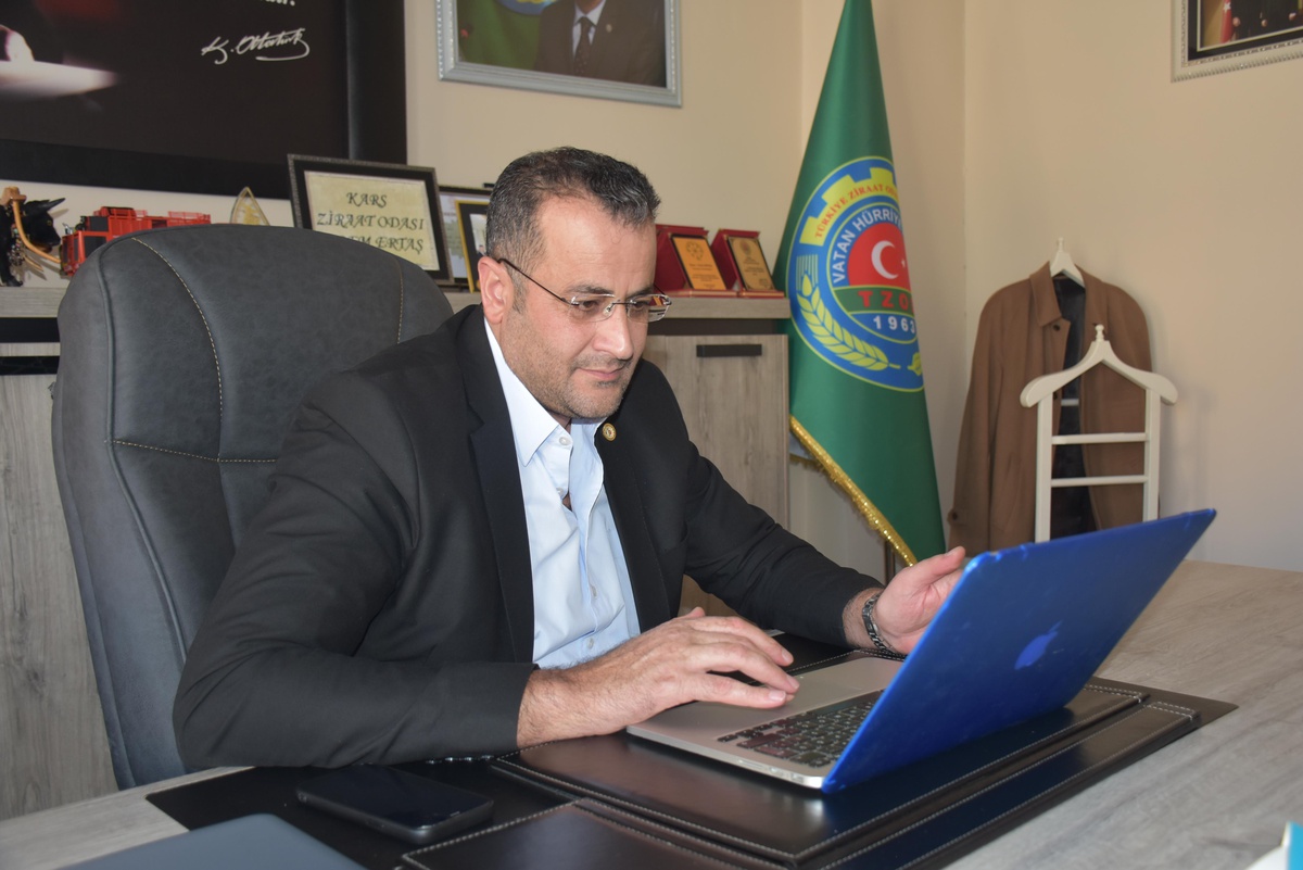 TZOB Yönetim Kurulu Üyesi Ertaş, AA\'nın "Yılın Fotoğrafları" oylamasına katıldı