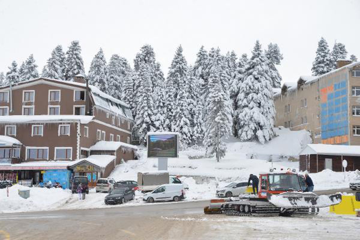 Uludağ'da kar kalınlığı 40 santimetreye ulaştı