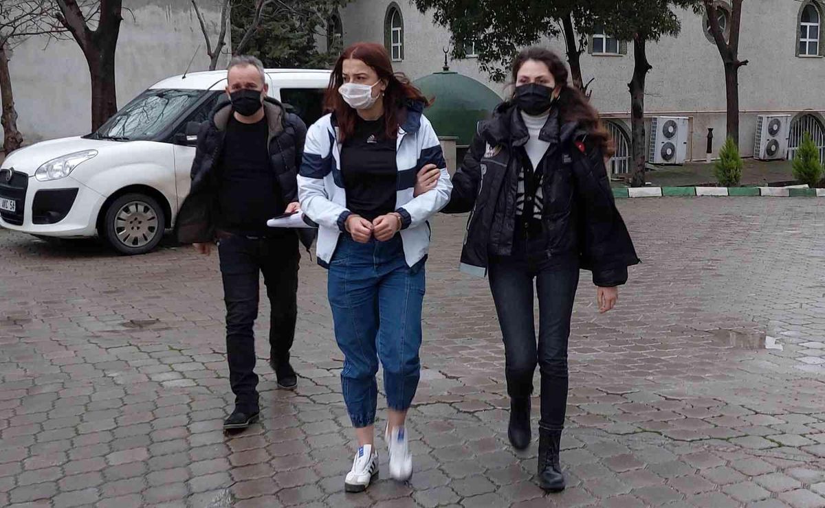 Uyuşturucuyla yakalanan genç kadın ve arkadaşı tutuklandı