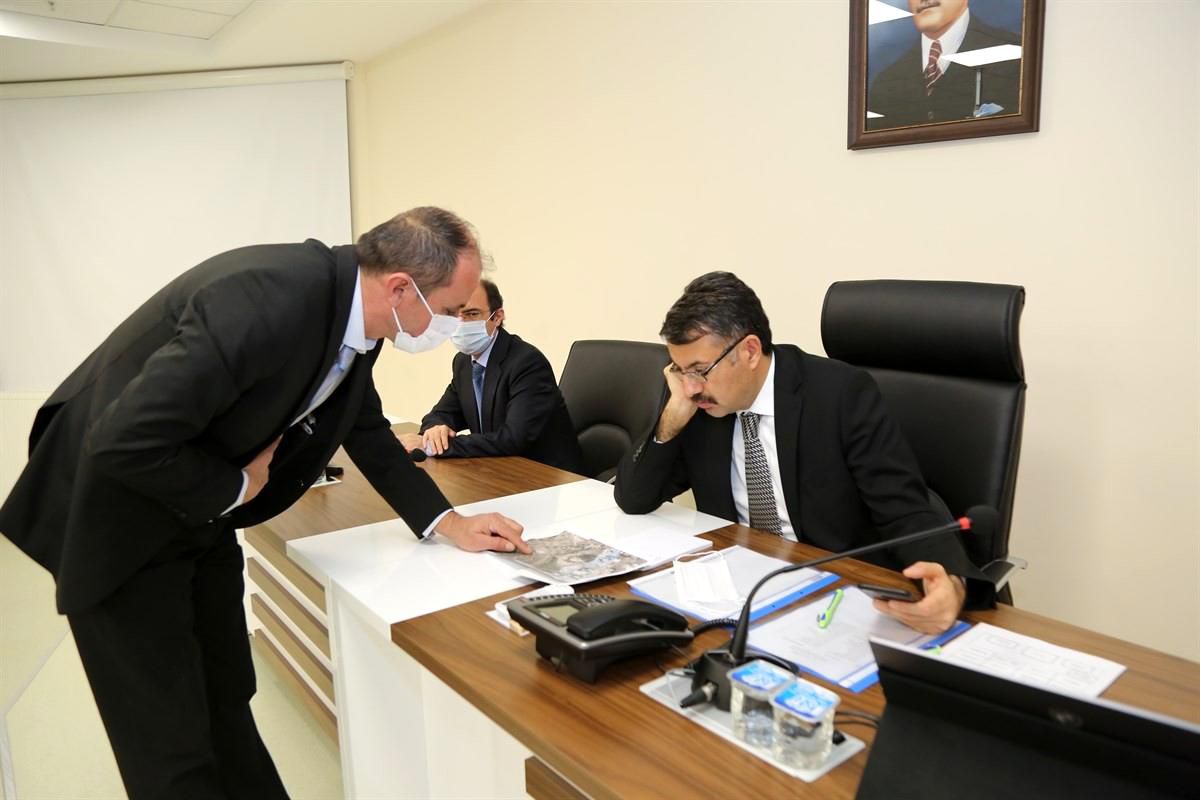 Vali Ali Çelik, muhtarların taleplerini dinledi
