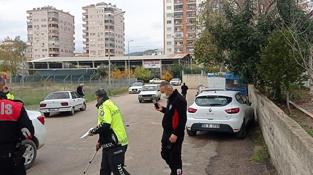 Adana'da bir otomobil öğrencilere çarptı: 1 ölü, 1 yaralı
