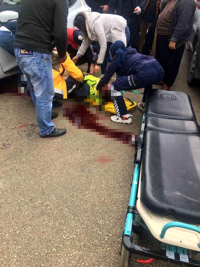 Adana'da bir otomobil öğrencilere çarptı: 1 ölü, 1 yaralı