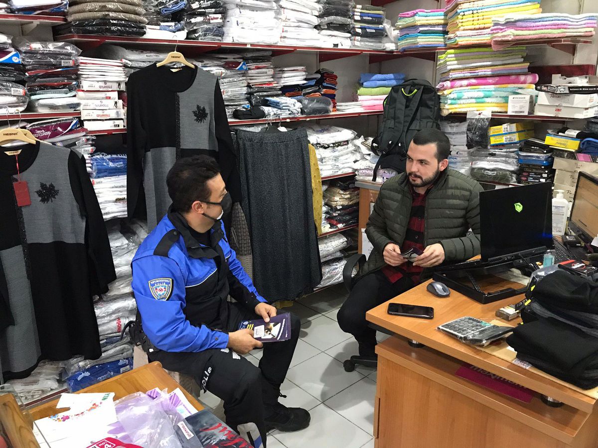 Anamur\'da polis vatandaşları dolandırıcılara karşı uyardı