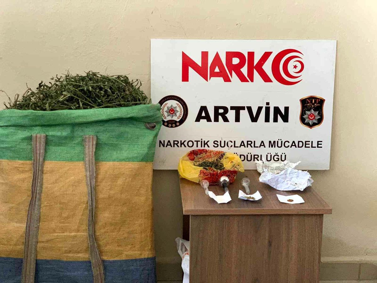 Artvin\'de polisten uyuşturucu operasyonu: 2 tutuklama