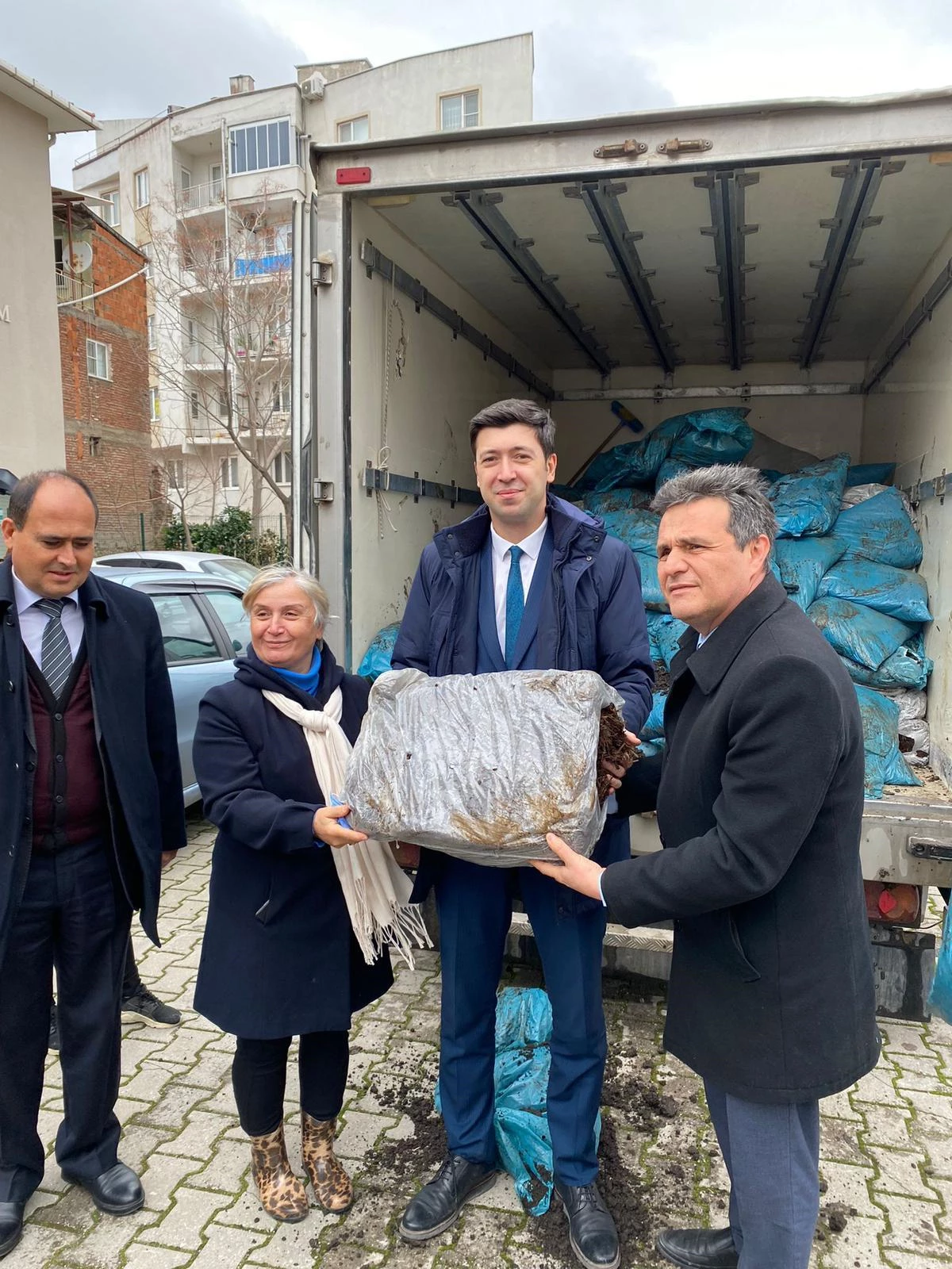 Balıkesir Büyükşehir Belediyesinden mantar üreticilerine kompost ve toprak desteği