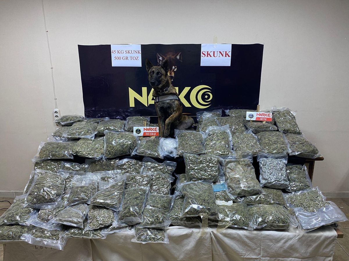 Batman\'da "dur" ihtarına uymayan sürücünün aracında 45 kilogram esrar bulundu