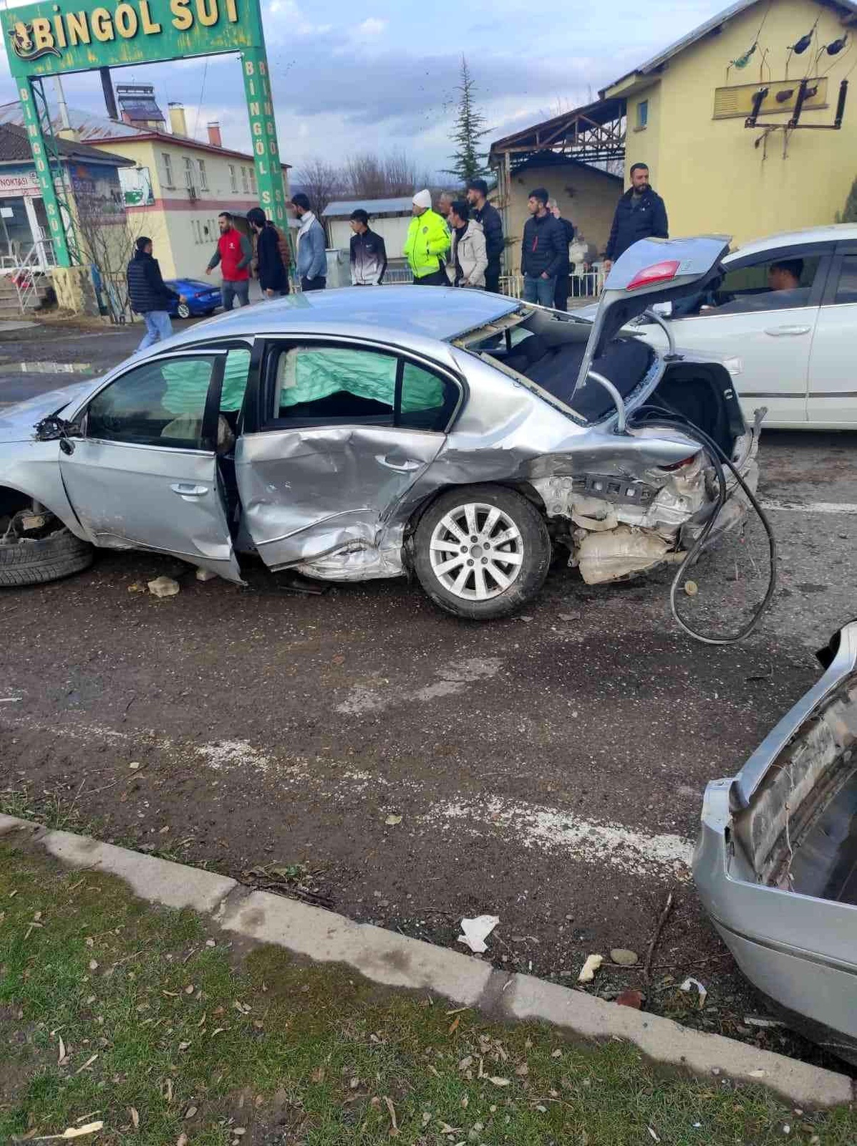 Bingöl\'de iki otomobil çarpıştı: 1 yaralı
