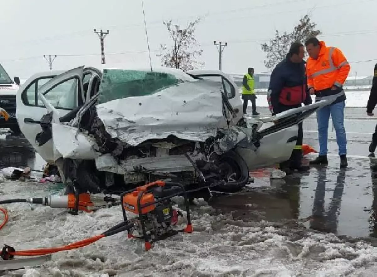 Bitlis'te TIR ve otomobil çarpıştı: 1 ölü