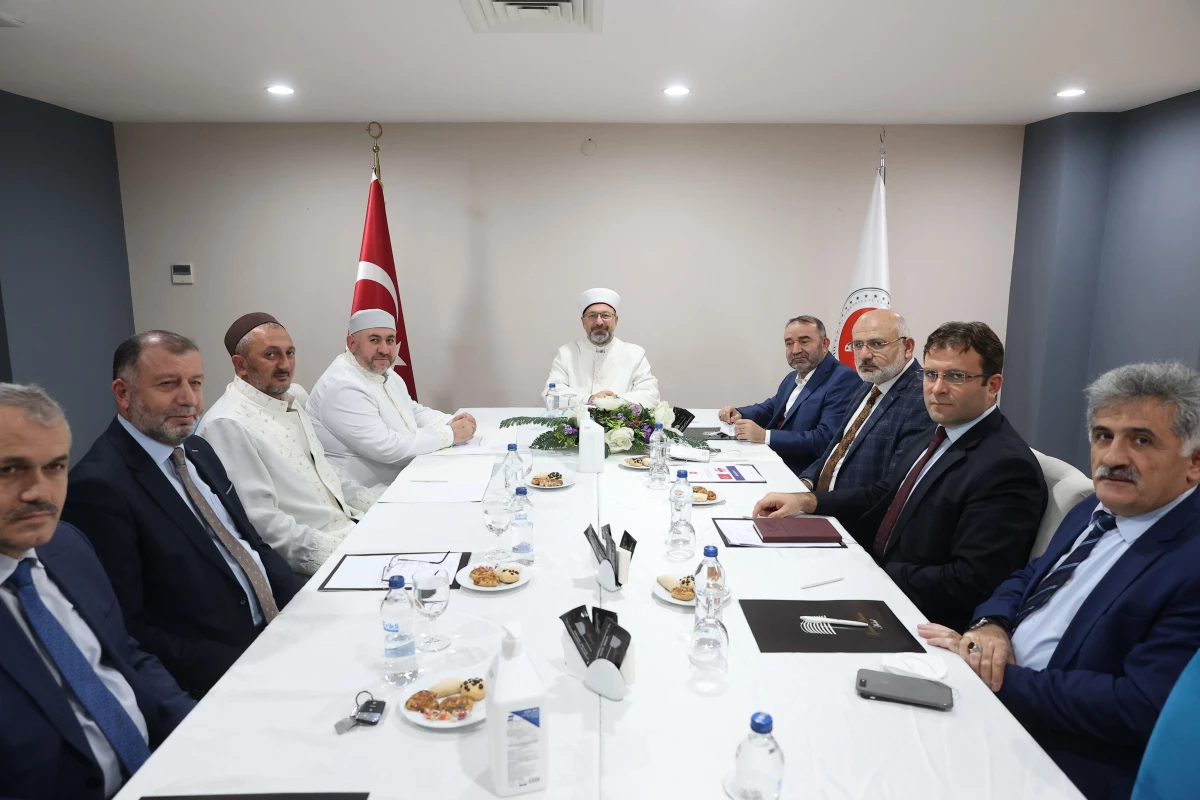 Diyanet İşleri Başkanı Erbaş, Gürcistan müftüleriyle bir araya geldi