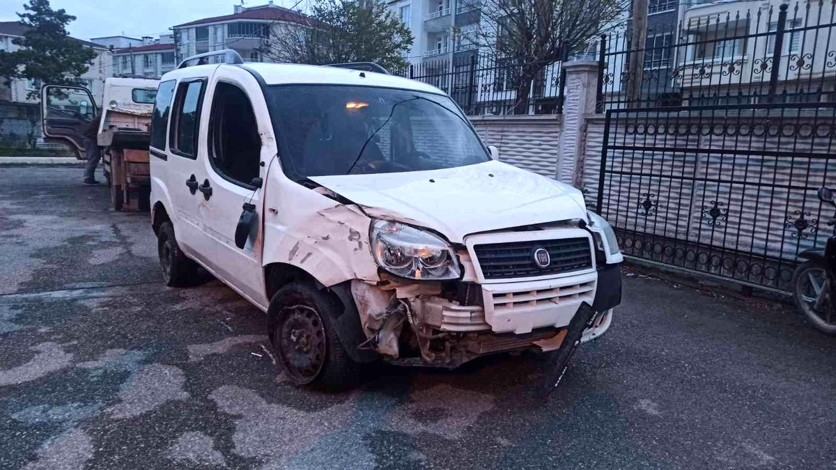 \'Dur\' ihtarına uymayarak kaçan araç sulama kanalına uçtu: 3 yaralı