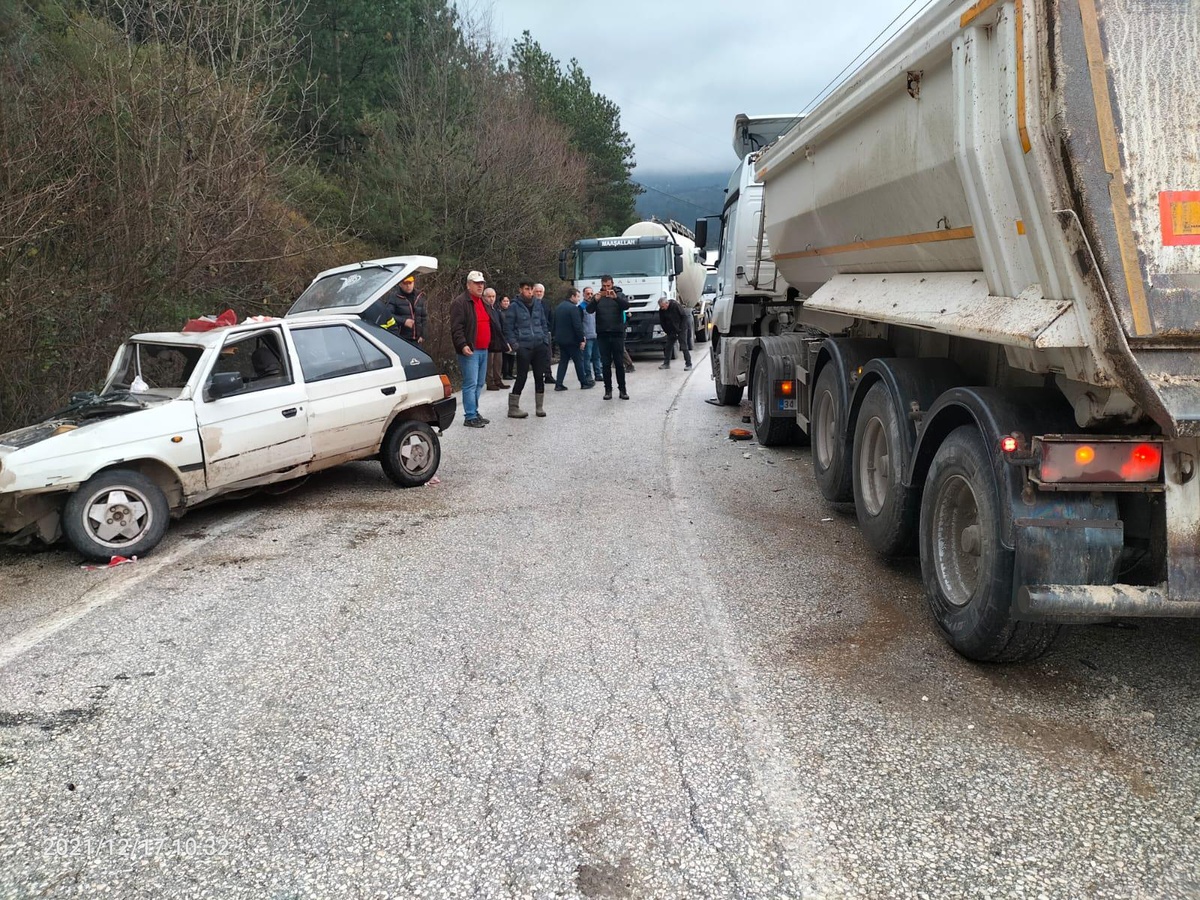 Son dakika haber | Düzce\'de tır ile otomobilin çarpıştığı kazada 2 kişi yaralandı